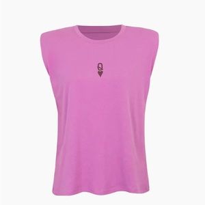 Queen “Q” Graphic Knot Hem T-Shirt, NWT SIZE MED